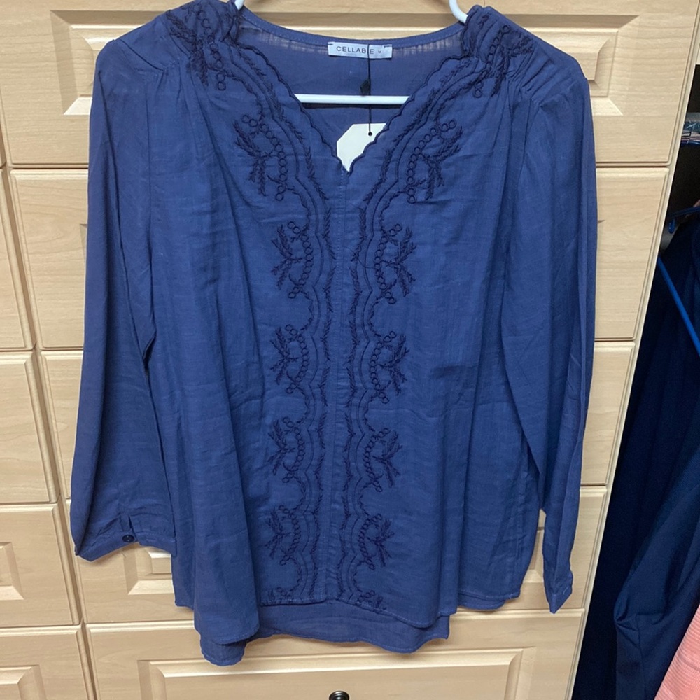 Linen blouse with embroidery details